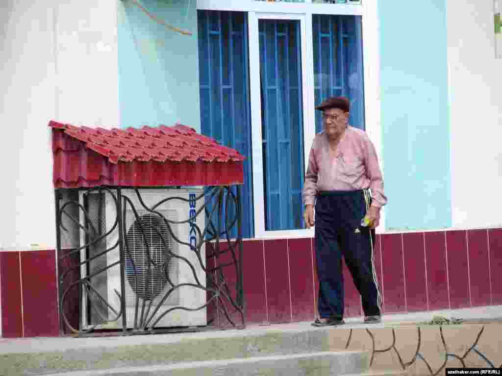 &Yacute;aşuly bir adam