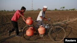 این دومین سال پیاپی است که هندوستان با موج شدید گرما و بی‌آبی دست به گریبان است