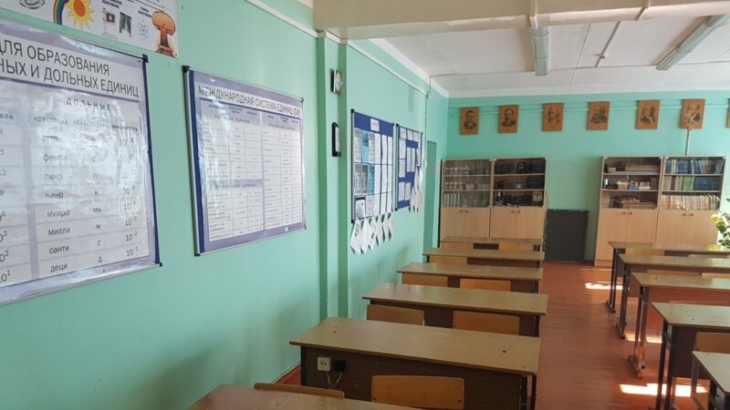В школе Каспийска во время перемены обвалился потолок 