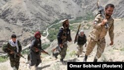 Талибанга каршы чыккан оогандык куралчан адамдар. Горбанд району, Парван провинциясы. 29-июнь, 2021-жыл. 
