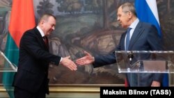 Russian Foreign Minister Sergei Lavrov and his Belarusian counterpart Uladzimer Makey shake hands following talks in Moscow.