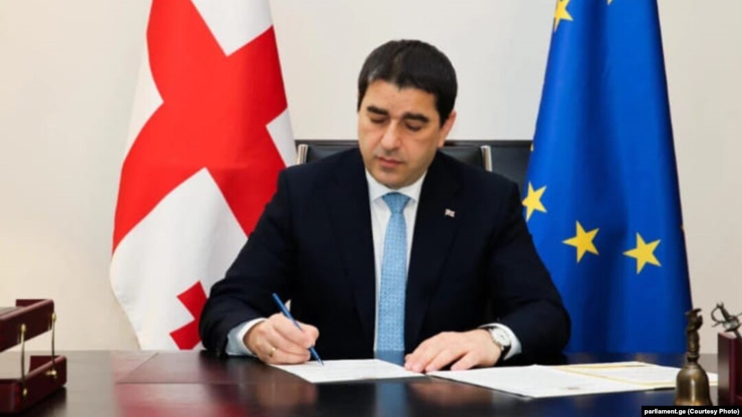 Շալվա Պապուաշվիլի, արխիվ