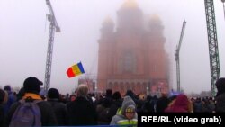 Halkyň Halas bolmagy Katedralynda geçirilen dini hyzmata gatnaşmak üçin on müňlerçe adam ýygnandy. 25-nji noýabr, 2018 ý.