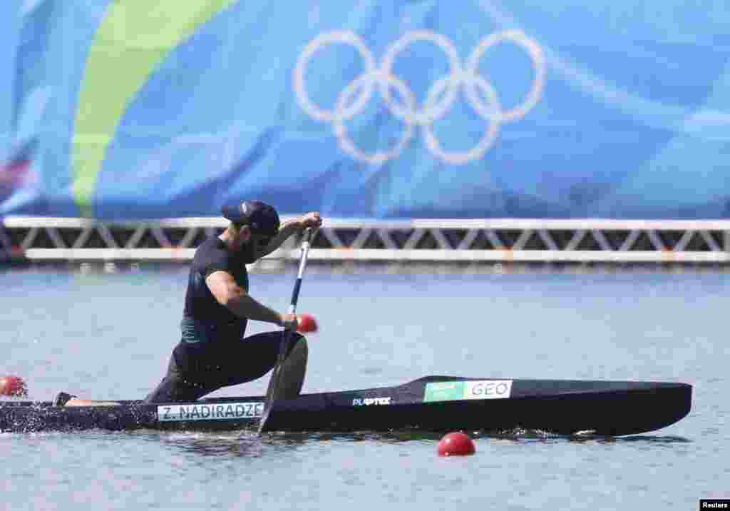 22 წლის ქართველ ნიჩბოსანს, ზაზა ნადირაძეს ოლიმპიურ კვარცხლბეკამდე სულ 0,19 წამი დააკლდა: ერთადგილიანი კანოეებით 200 მეტრზე სპრინტის ფინალში&nbsp;ოლიმპიადის დებიუტანტმა მეხუთე შედეგი აჩვენა.