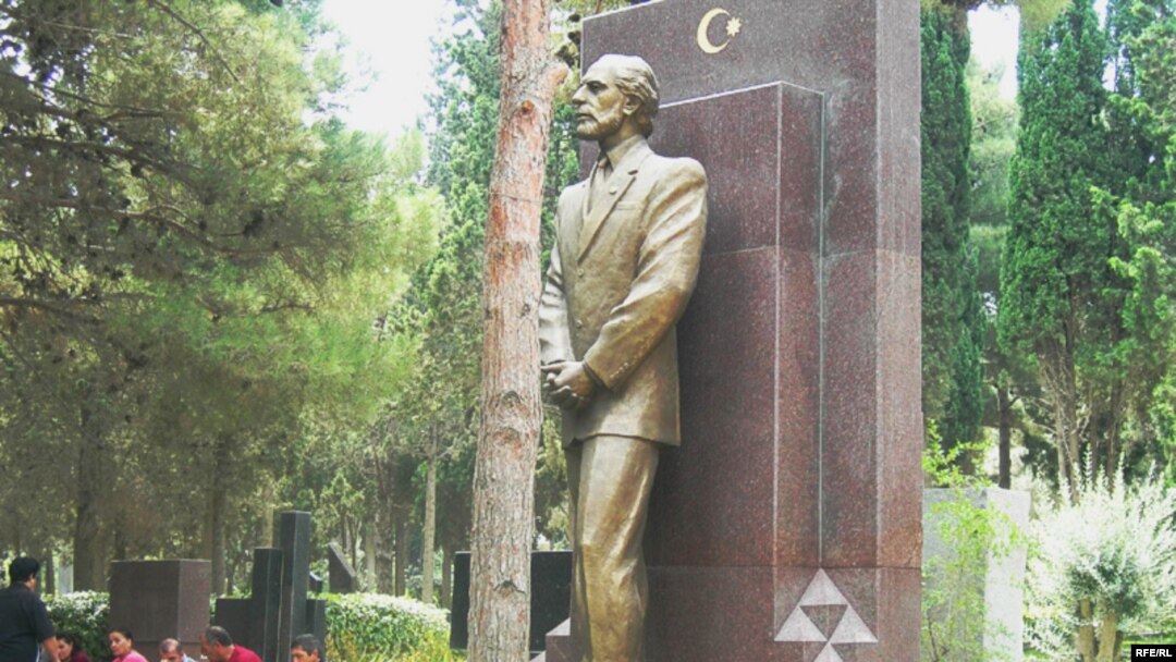 Əbülfəz Elçibəyin qəbirüstü abidəsi