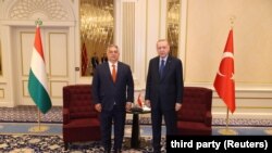 Președintele turc Tayyip Erdoğan se întâlnește cu premierul ungar Viktor Orban înainte de un summit NATO la Bruxelles, Belgia, 13 iunie 2021