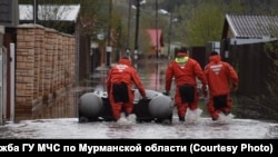 Улица в дачном поселке в Мурманской области 