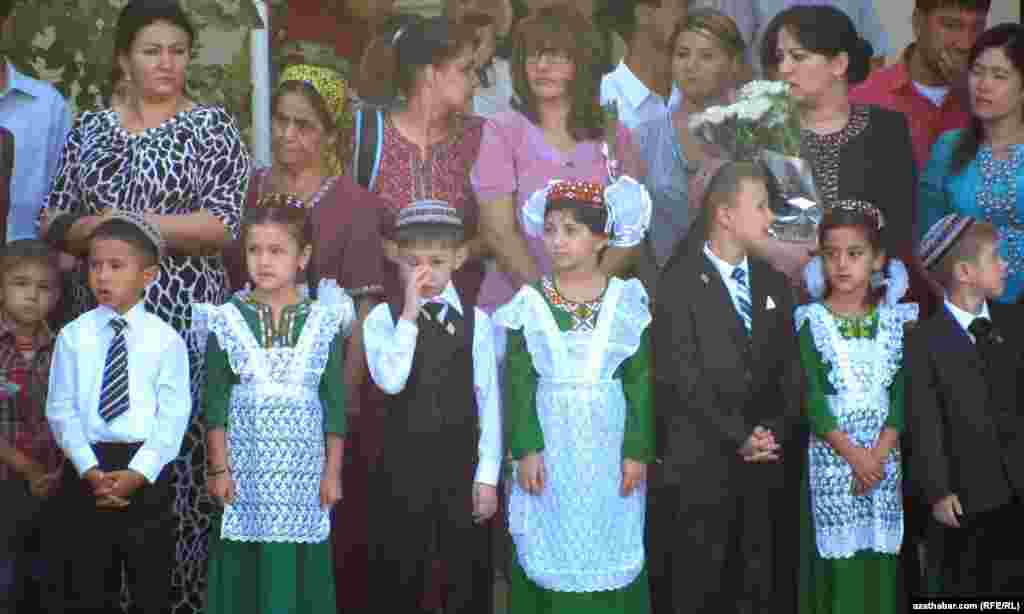 T&uuml;rkmenabat ş&auml;heriniň 11-nji mekdebind&auml;ki dabara.