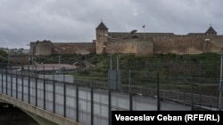 Вид на Нарвский замок 