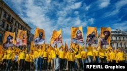 Procesija omladinskih nacionalističkih organizacija na osnivačkom kongresu ISL Paladins, Sankt Peterburg, septembar 2025.