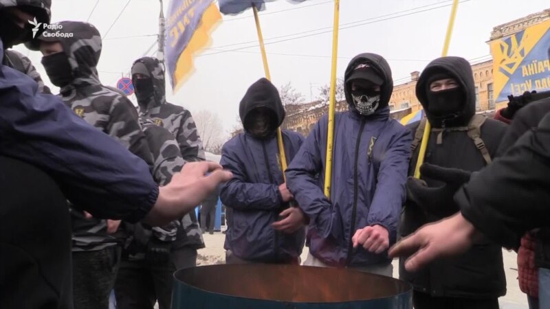 Protest ispred ruske ambasade u Kijevu