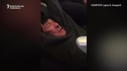 Йўловчи United Airlines самолëтидан зўрлаб туширилди