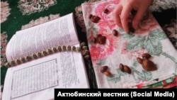 У некоторых тюркских народов для гадания могли использоваться камни, а у татар чаще использовали именно бобы