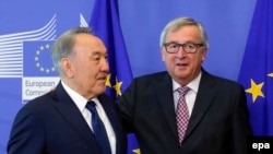 Kazakh President Nursultan Nazarbaev (L) is welcomed by EU Commission President Jean-Claude Juncker before a meeting in Brussels.
