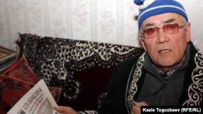 Әдемі фигуралар мен кеуделері бар порно көру Елена Беркова сперматозоидта жалаңаш