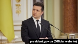 «Вони стріляють і чекають, що ми будемо відповідати так само» – президент України