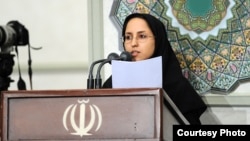 Sahar Mehrabi, a student, gave a speech on the present problems in Iran in a meeting with Ali Khamenei