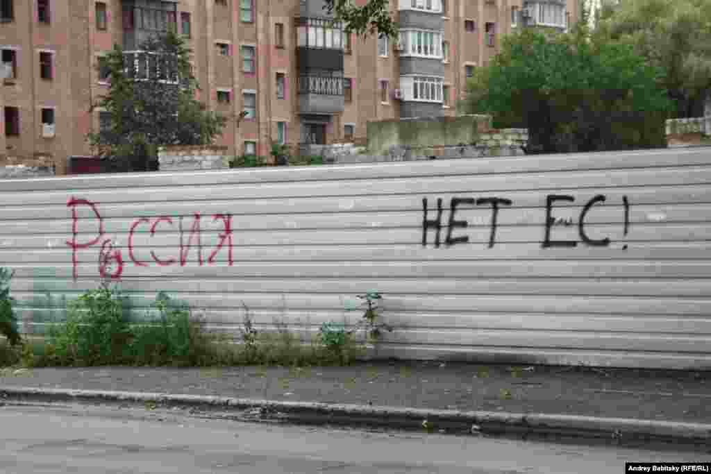 Graffiti that says &quot;Russia&quot; and someone has added &quot;Not EU!&quot;&nbsp; 