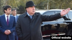Эмомалӣ Раҳмон, раиси ҷумҳури Тоҷикистон, бо писараш Рустами Эмомалӣ