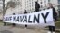 Протестиращи в Лондон издигат лозунга "Спасете Навални", 13 април 2021 г.
