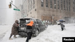 د امریکا د سختو واورو او سړې هوا یو انځور - نیویارک 