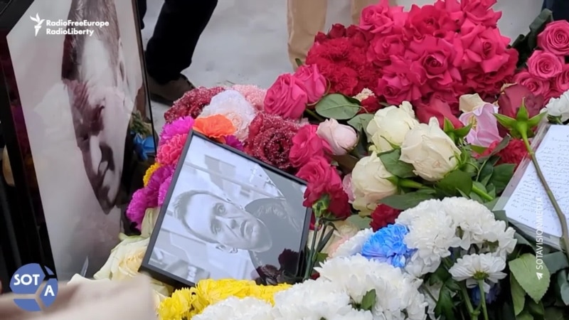 Navalny's Mother Demands Justice As Supporters Mark Anniversary Of His Death