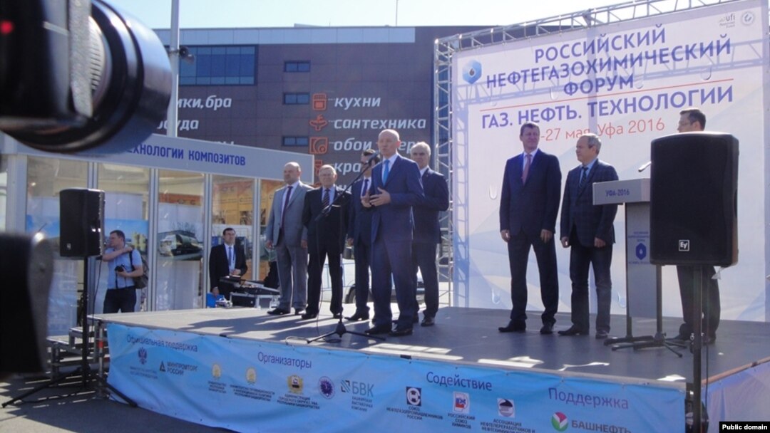 Башкортстан башлыгы Рөстәм Хәмитов форумда катнашучыларны тәбрикли