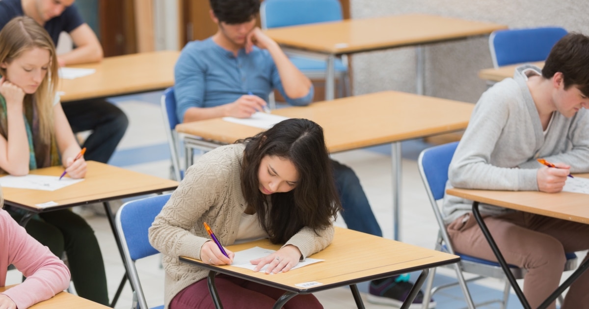 Сүйкімді ресейлік Анжеликамен порно видео