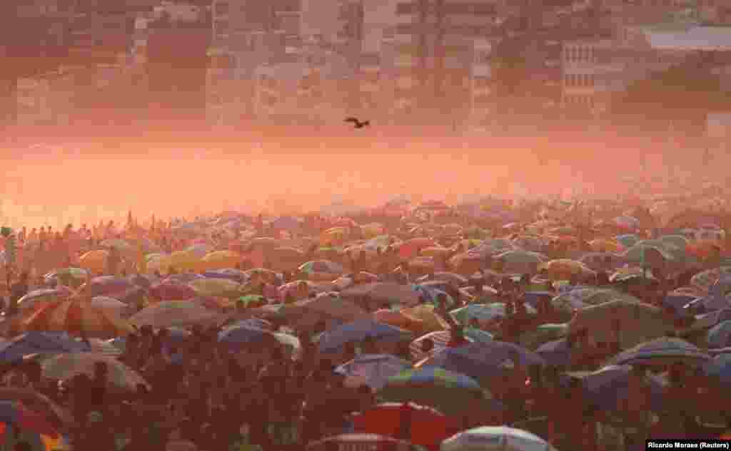 კორონავირუსის პანდემიის მიუხედავად, 2 ოქტომბერს იპანემას სანაპიროს უამრავი ვიზიტორი ჰყავდა. ადგილობრივი მედიის ცნობით, ოქტომბრის დასაწყისში წლის ყველაზე ცხელიი დღე იყო.