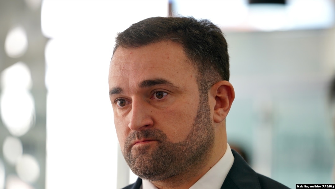 კანონპროექტით, ცესკოს თავმჯდომარეს, კომისიის სხვა წევრებთან ერთად, სამსახურებრივ-საშტატო იარაღის ტარების უფლება ექნება.