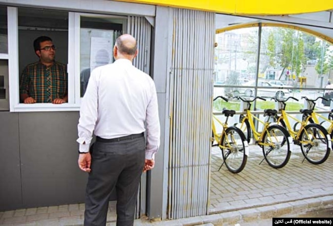 نمونه‌ای از ایستگاه‌های دوچرخه اجاره‌ای در مشهد (مخصوص مردان)