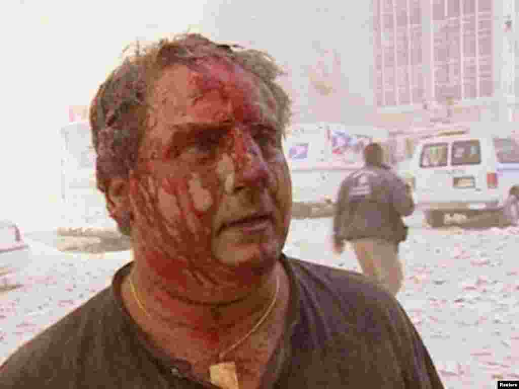 Том Кэнаван працаваў на 47-м паверсе паўночнай вежы Ўсясьветнага&nbsp;гандлёвага цэнтру. Кэнавану ўдалося ўратавацца.&nbsp;&nbsp;