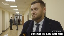 У коментарі «Схемам» Володимир Кравець підтвердив, що він разом із дружиною керівника «Київміськбуду» Ігоря Кушніра Оксаною інвестували в будівництво БЦ