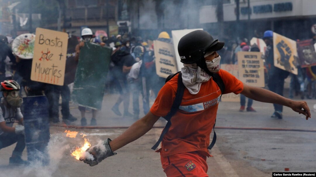 Sedam od deset Venecuelanaca želi da Maduro ode s vlasti (na fotografiji protesti u Karakasu)