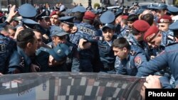 Armenia -- Riot police clash in Yerevan with employees of the Spayka company protesting against the arrest of its chief executive, Davit Ghazarian, April 4, 2019.