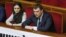 Судді Печерського районного суду Києва Оксана Царевич і Віктор Кицюк на засіданні парламенту в будівлі Верховної Ради України у Києві, 4 березня 2015 року