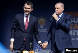 Turski predsjednik Erdogan i kandidat vladajućeg AKP-a na predizbornom skupu u Istanbulu, 24. marta 2024.