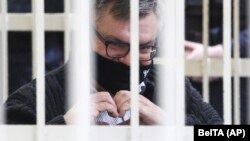Білоруська влада звинуватила Бабарика в отриманні хабарів і легалізації коштів, отриманих злочинним шляхом, «в особливо великому розмірі»