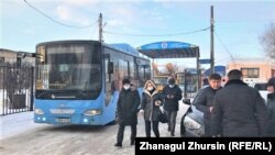 Автобусы компании курсируют по городу Актобе и до близлежащих населенных пунктов. Актобе, 12 февраля 2021 года.