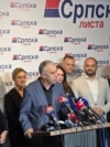 Kreu i Listës Serbe, Zllatan Ellek, dhe eksponentë të tjerë të kësaj partie gjatë konferencës për media në Mitrovicë të Veriut.
