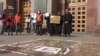 Кияни протестували проти «золотої» парковки під Михайлівською площею (відео)