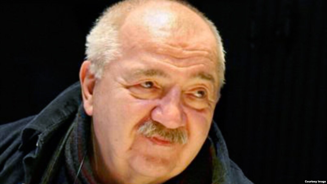  Robert Sturua