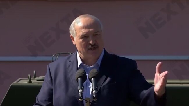 'Lie!' 'Leave!': Belarusian Factory Workers Taunt Lukashenka During Speech