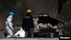 Forțele de ordine intervin la locul unei explozii produse la un bloc de locuințe în urma lovirii de către o dronă, la Galați, 29 mai 2026
