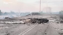 Евакуација по руските напади врз клучниот мост во Херсон