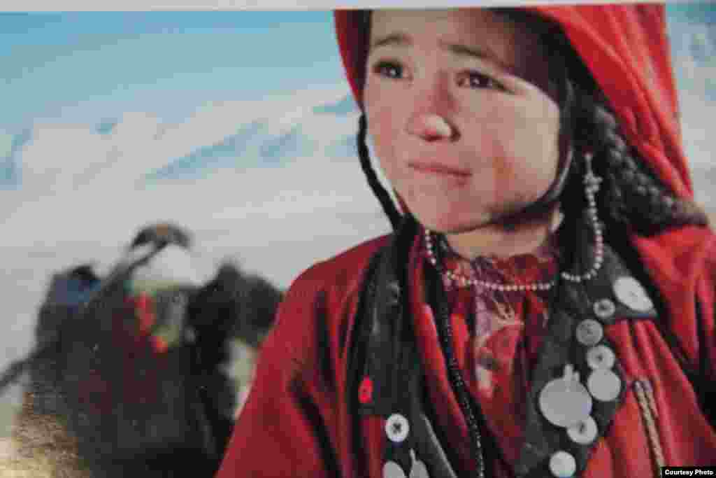 С одной из экспедиций в 2014 году памирских кыргызов посетил и журналист &laquo;Азаттыка&raquo; Мухаммедали Токтакунов. По его словам, жить на такой высоте и в трудных условиях очень тяжело, но люди справляются, обычный их рацион составляют мясо, хлеб и молоко, очень мало витаминов.