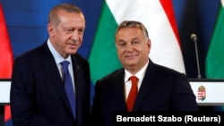 Turkish President Recep Tayyip Erdogan (left) and Hungarian Prime Minister Viktor Orban (file photo)