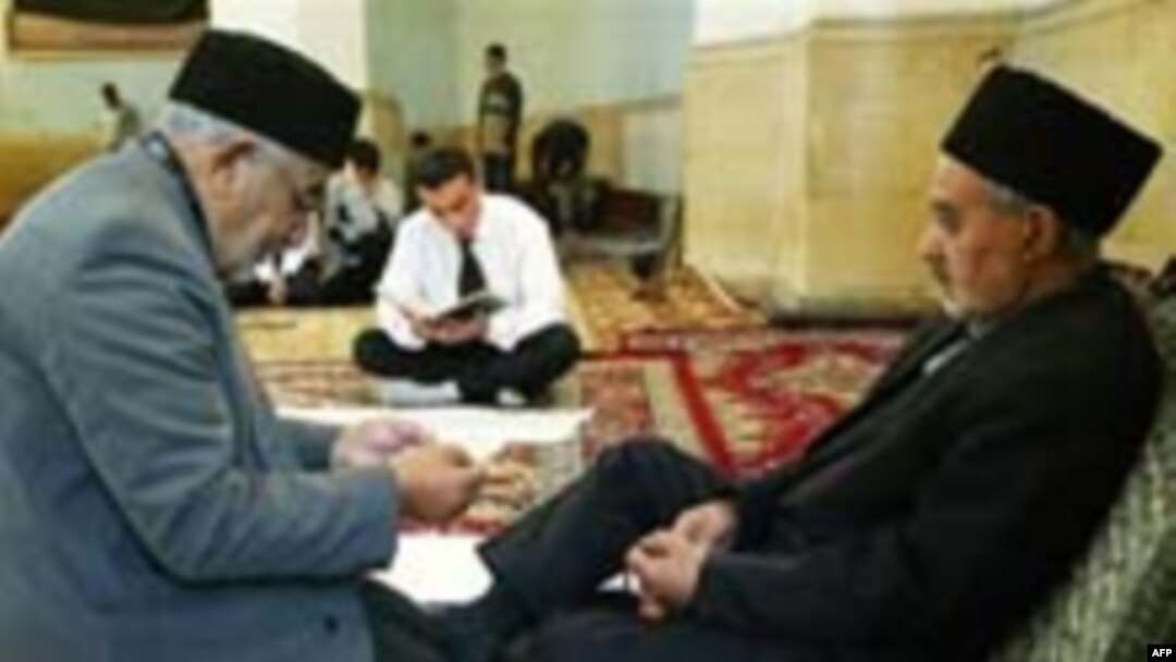 Hidayət Orucov ölkənin dini sferasına beş yox, daha çox dövlətin müdaxilə etdiyini deyir