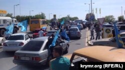 Учасники автопробігу 18 травня 2015 року в Сімферополі