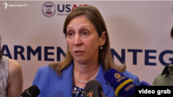 Armenia - U.S. Ambassador Lynne Tracy speaks to journalists in Syunik province, September 15, 2021.